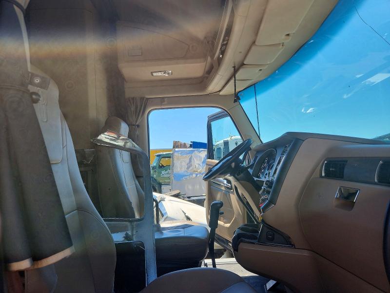 2017 Kenworth T680 VIN 1XKYD49X9HJ151833 COPART salvage auction — FRONT END, IL - SALVAGE CERTIFICATE, sold $11,500 on 2026-08-20 (photo 5)