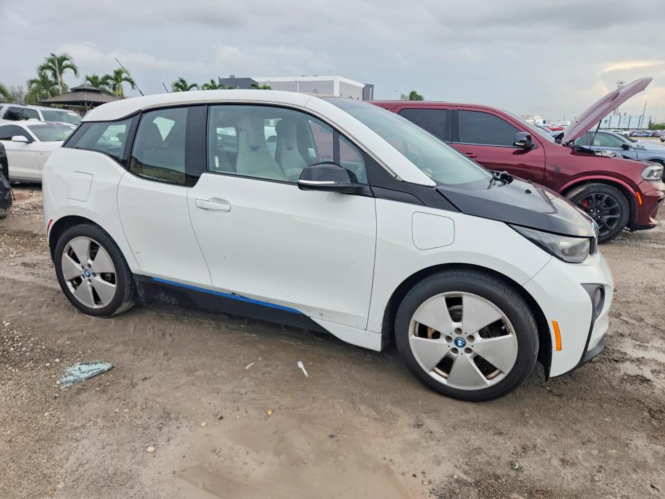 2016 BMW VIN WBY1Z4C52GV505879 COPART salvage auction — MINOR DENT/SCRATCHES, Fl - Cert Of Title Slvg Rebuildable, sold $300 on 2026-07-21 (photo 4)