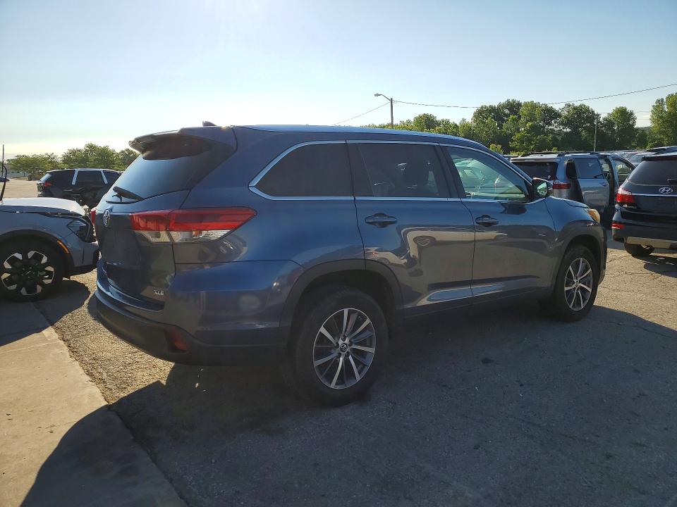 2019 Toyota Highlander VIN 5TDKZRFH9KS297768 COPART salvage auction — MINOR DENT/SCRATCHES, Ky - Certificate Of Title (P), sold $13,200 on 2026-07-29 (photo 3)