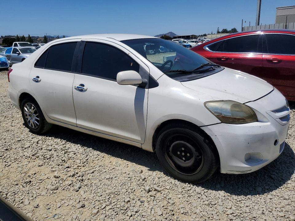 2007 Toyota Yaris VIN JTDBT923171015607 COPART salvage auction — VANDALISM, CA - SALVAGE CERTIFICATE, sold $500 on 2026-07-09 (photo 4)