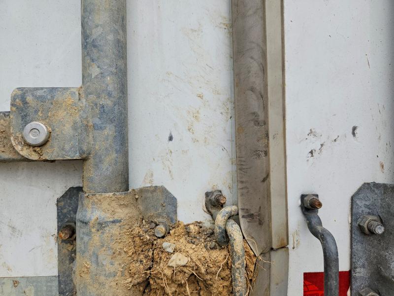 2021 Utility trailer VIN 1UYVS2530M7383547 COPART salvage auction — ROLLOVER, IN - CERT OF TITLE-SALVAGE TITLE, sold $60 on 2026-09-03 (photo 6)