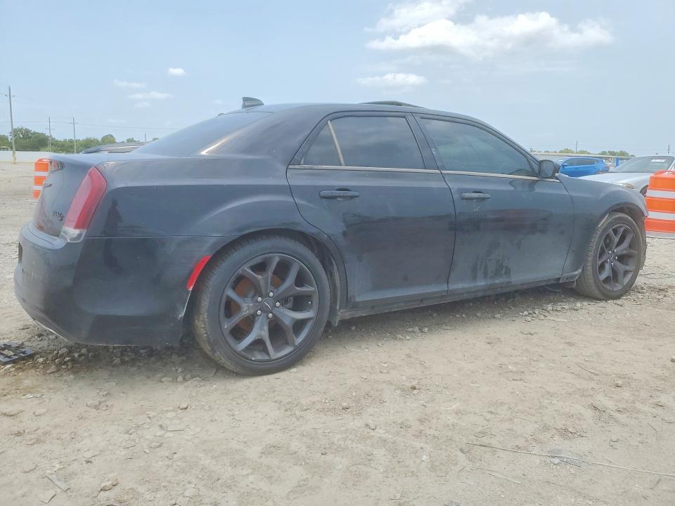 2022 Chrysler 300 VIN 2C3CCABG9NH121010 COPART salvage auction — WATER/FLOOD, Tx - Salvage Title-Flood Damage, sold $725 on 2026-07-02 (photo 3)