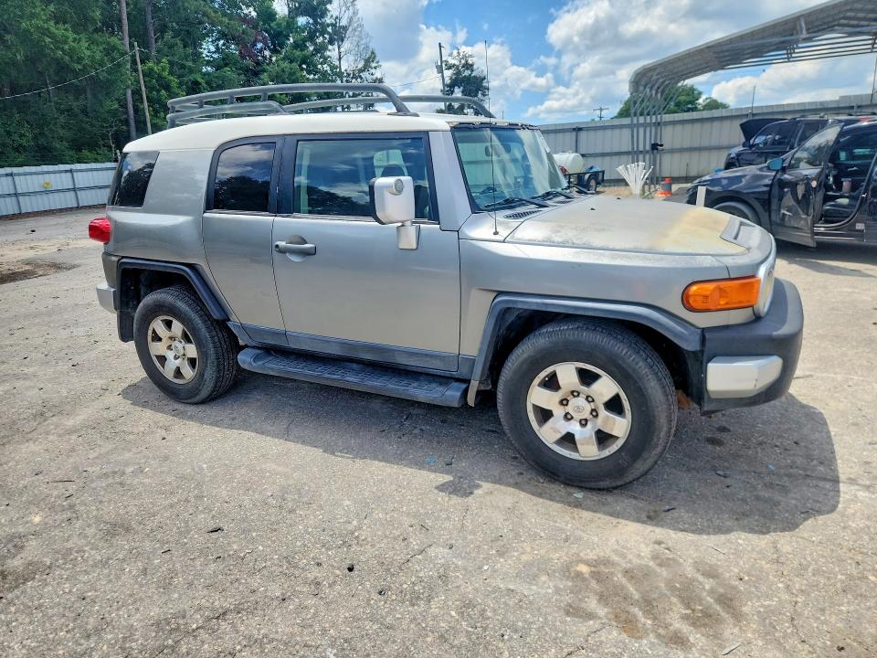 2010 Toyota Fj cruiser VIN JTEZU4BF4AK008656 COPART salvage auction — MINOR DENT/SCRATCHES, Fl - Certificate Of Title, sold $6,400 on 2026-07-08 (photo 4)