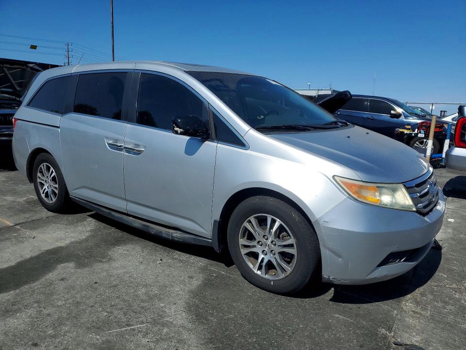 2011 Honda Odyssey VIN 5FNRL5H63BB047256 COPART salvage auction — NORMAL WEAR, AZ - DIS/DLR/EXP ONLY CLEAN TITLE, sold $525 on 2026-07-10 (photo 4)