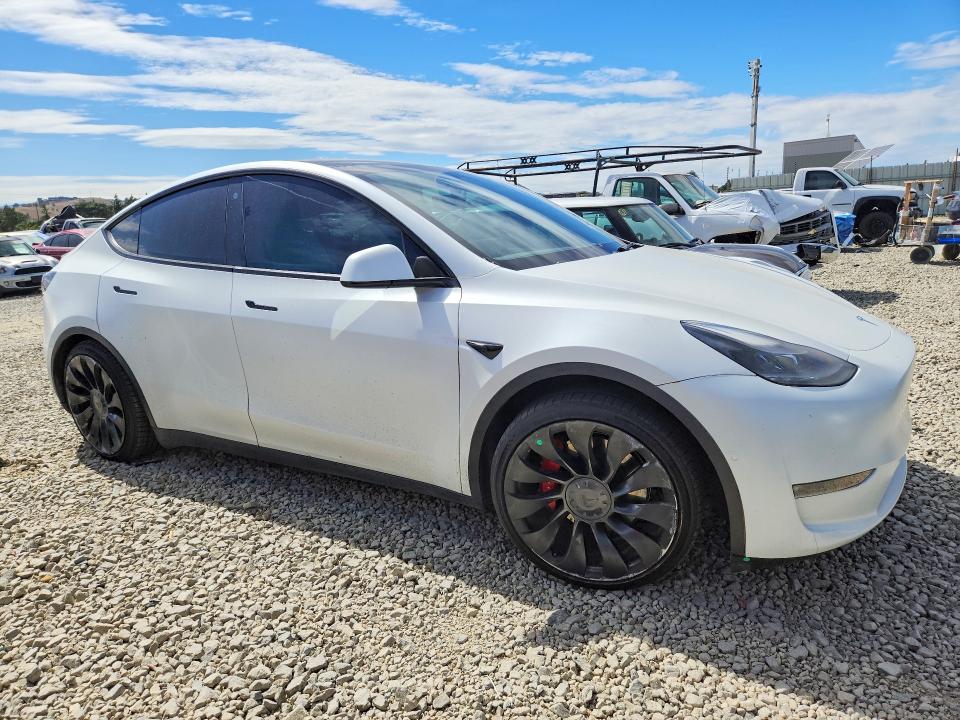 2022 Tesla Model y VIN 7SAYGDEF9NF411282 COPART salvage auction — UNDERCARRIAGE, Salvage Title, sold $11,300 on 2026-07-16 (photo 4)