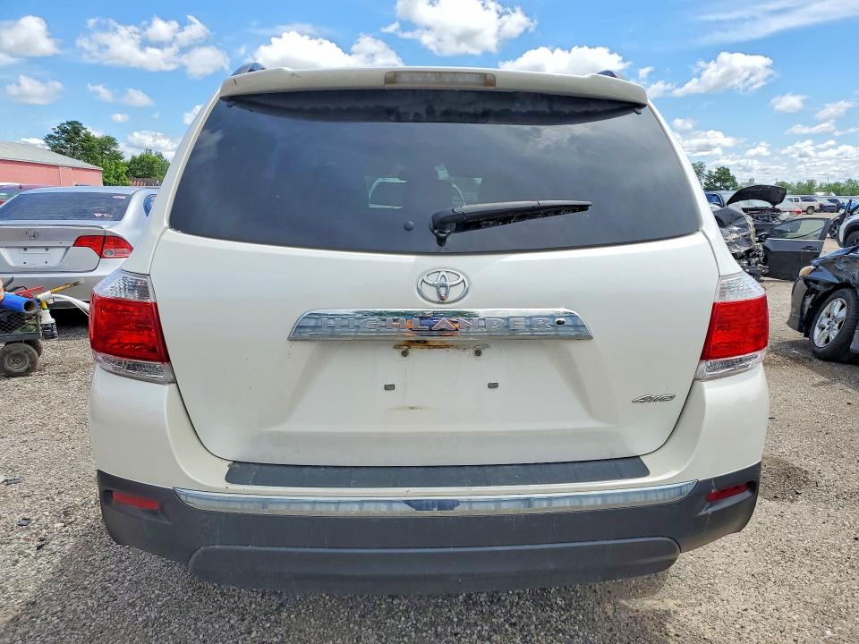 2013 Toyota Highlander VIN 5TDBK3EHXDS186099 COPART salvage auction — SIDE, On - Permit Salvage, sold $3,000 on 2026-07-28 (photo 6)