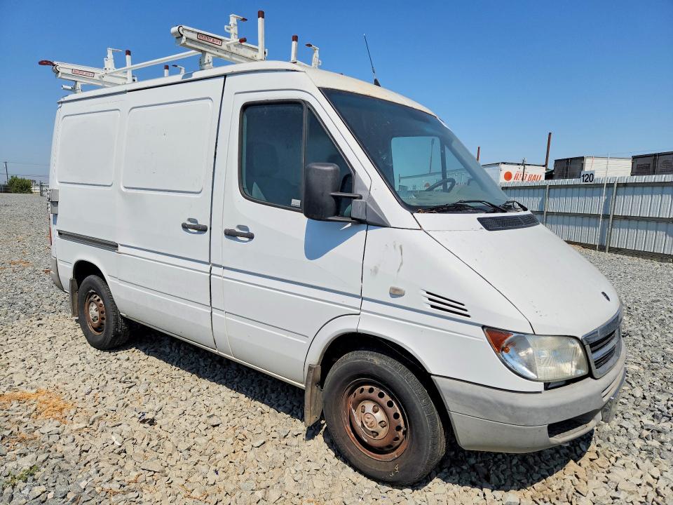 2005 Sprinter 2500 sprin VIN WD2PD144055772058 COPART salvage auction — MINOR DENT/SCRATCHES, CA - DIS/DLR/EXP ONLY CLEAN TITLE, sold $10,000 on 2026-08-17 (photo 4)