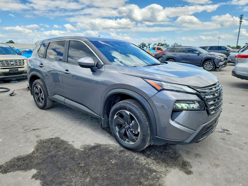 2025 Nissan Rogue VIN JN8BT3BA6SW345352 COPART salvage auction — FRONT END, Fl - Cert Of Title Slvg Rebuildable, sold $2,600 on 2026-07-27 (photo 4)
