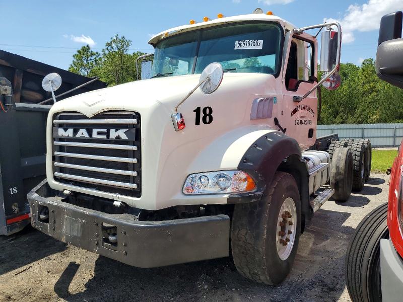 2013 Mack Gu813 VIN 1M2AX18C2DM021091 COPART salvage auction — ROLLOVER, FL - CERT OF TITLE SLVG REBUILDABLE, sold $8,800 on 2026-07-23 (photo 2)