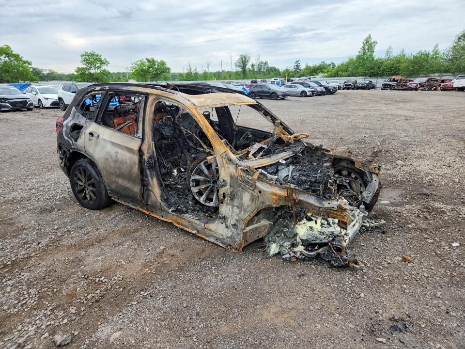 2018 BMW X3 VIN 5UXTR9C55JLD66858 COPART salvage auction — INTERIOR BURN, NY - MV-907A DISMANTLERS, sold $225 on 2026-07-20 (photo 4)