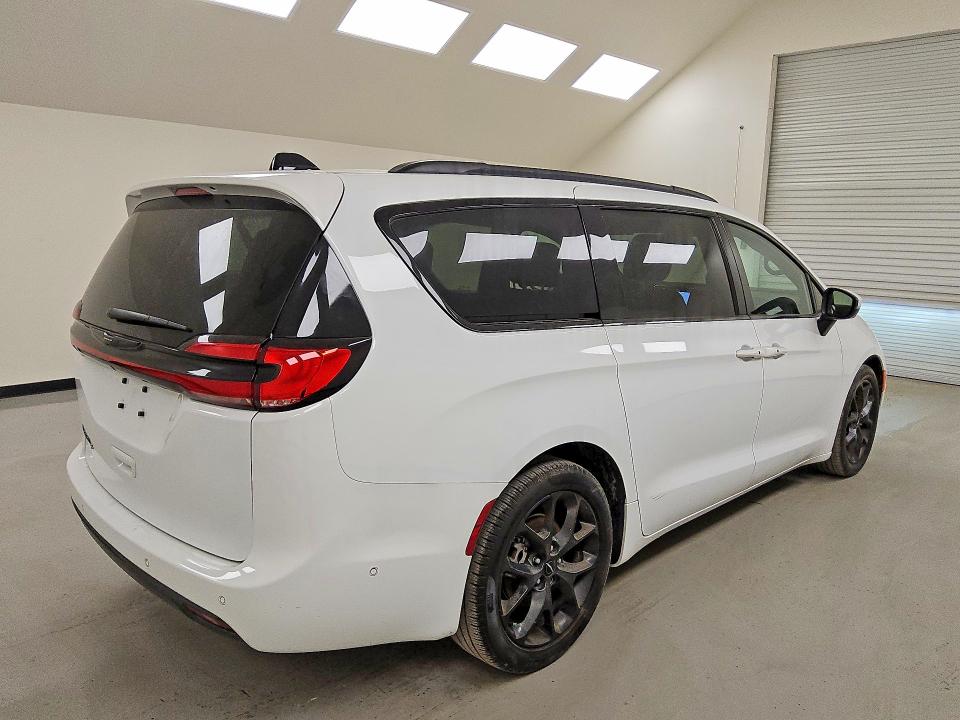 2023 Chrysler Pacifica VIN 2C4RC1BG5PR598861 COPART salvage auction — MINOR DENT/SCRATCHES, Tx - Certificate Of Title, sold $19,200 on 2026-07-02 (photo 3)