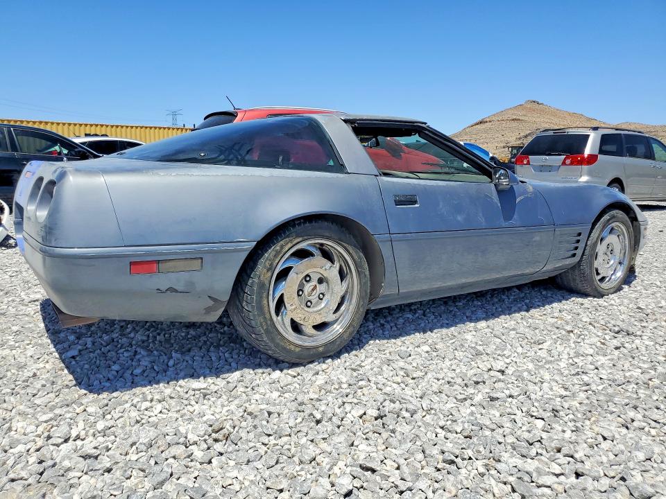 1991 Chevrolet Corvette VIN 1G1YY2382M5104810 COPART salvage auction — ENGINE BURN, Nv - Salvage Title, sold $675 on 2026-07-08 (photo 3)