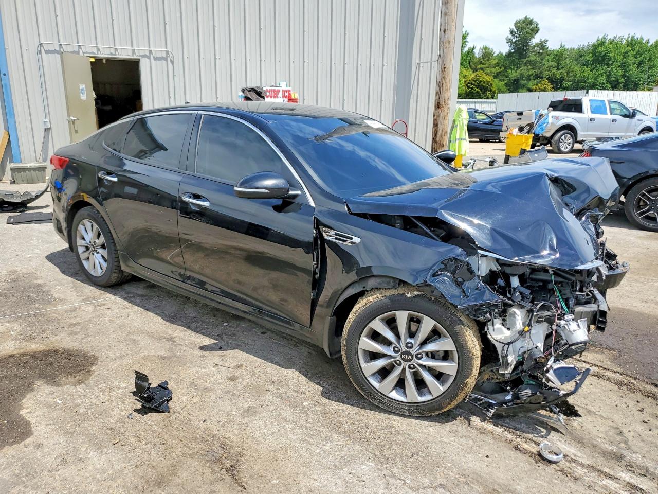 2017 Kia Optima VIN 5XXGU4L35HG129457 COPART salvage auction — Front End, TN - SALVAGE CERTIFICATE, sold $425 on 2026-07-09 (photo 4)