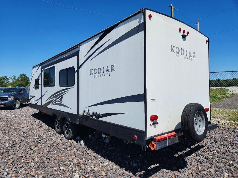 2018 Keystone Kodiak VIN 4YDT28821JJ973277 COPART salvage auction — ROOF, IN - CERT OF TITLE-SALVAGE TITLE, sold $4,500 on 2026-08-12 (photo 3)