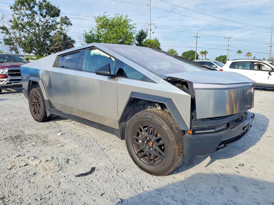 2024 Tesla Cybertruck VIN 7G2CEHED2RA050979 COPART salvage auction — FRONT END, Fl - Cert Of Title Slvg Rebuildable, sold $24,200 on 2026-07-07 (photo 4)
