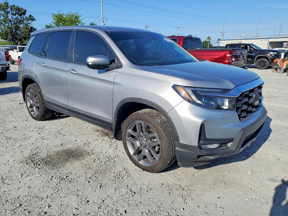 2023 Honda Passport VIN 5FNYF8H59PB028942 COPART salvage auction — WATER/FLOOD, FL - CERT OF TITLE-SLVG REBLD FLOOD, sold $12,100 on 2026-07-28 (photo 4)