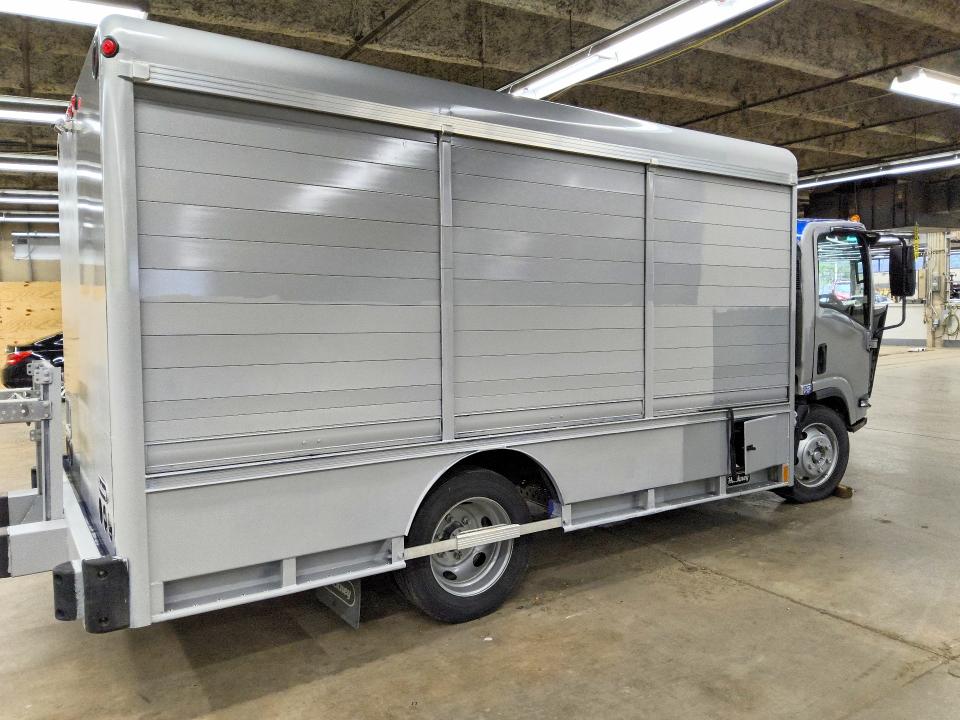 2024 Isuzu Nrr VIN 54DE5W1D1RSR00205 COPART salvage auction — MECHANICAL, Tx - Certificate Of Title, sold $4,000 on 2026-08-06 (photo 3)