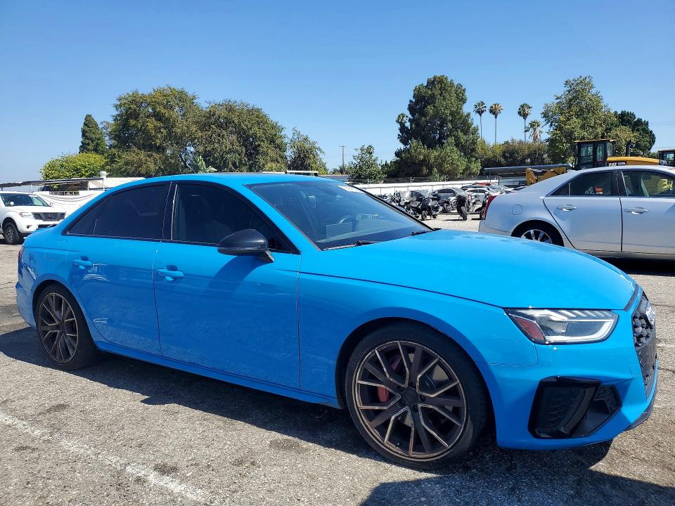 2020 Audi Rs4 VIN WAUB4AF4XLA051739 COPART salvage auction — MINOR DENT/SCRATCHES, Ca - Dis/Dlr/Exp Only Clean Title, sold $20,000 on 2026-07-10 (photo 4)