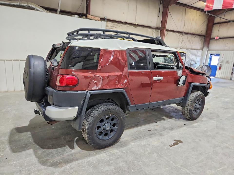 2011 Toyota Fj cruiser VIN JTEBU4BF7BK105546 COPART salvage auction — ROLLOVER, Va - Certificate Of Title, sold $925 on 2026-07-14 (photo 3)