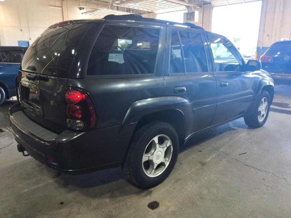 2006 Chevrolet Trailblazer VIN 1GNDT13S262174085 COPART salvage auction — MINOR DENT/SCRATCHES, MI - CERTIFICATE OF TITLE, sold $725 on 2026-07-09 (photo 3)