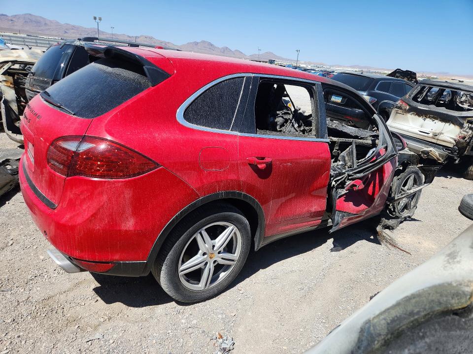2014 Porsche Cayenne VIN WP1AE2A26ELA50830 COPART salvage auction — Burn Interior, NV - NON-REPAIRABLE VEHICLE CERT, sold $200 on 2026-08-11 (photo 3)