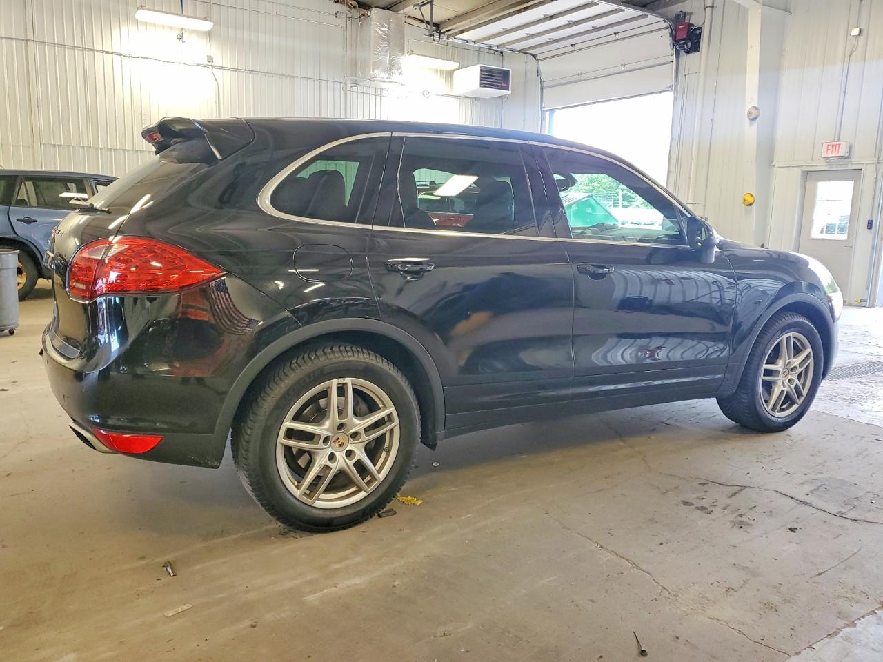2013 Porsche Cayenne VIN WP1AA2A26DLA01069 COPART salvage auction — Rear End, MN - CERT OF TITLE-SALVAGE, sold $4,550 on 2026-07-09 (photo 3)