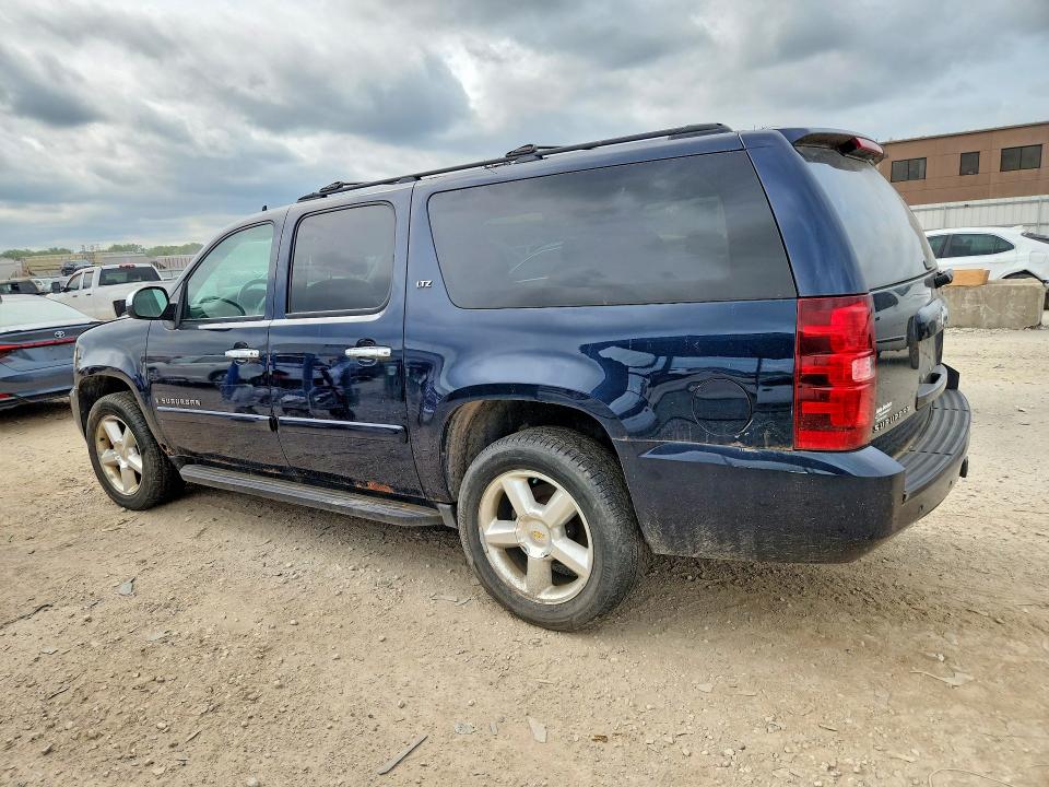 2008 Chevrolet Suburban VIN 3GNFK16328G157796 COPART salvage auction — MECHANICAL, MO - DEALER ONLY CLEAN TITLE, sold $525 on 2026-07-09 (photo 2)