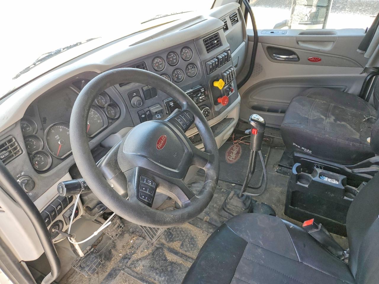 2020 Peterbilt 579 VIN 1XPBD49X8LD649528 COPART salvage auction — Undercarriage, KY - CERT OF TITLE-SALVAGE, sold $16,900 on 2026-07-09 (photo 5)