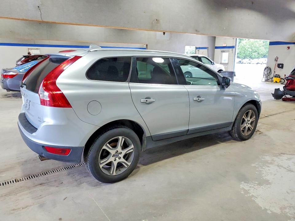 2013 Volvo VIN YV4902DZ4D2440242 COPART salvage auction — FRONT END, Va - Certificate Of Title, sold $2,100 on 2026-07-17 (photo 3)