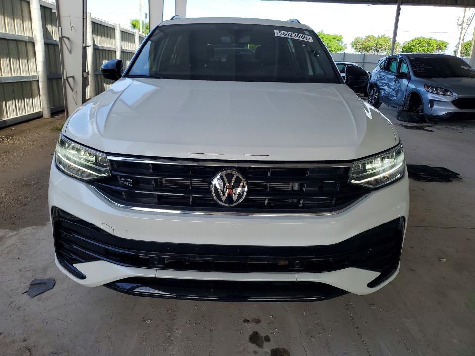 2024 Volkswagen Tiguan VIN 3VVCB7AX4RM050990 COPART salvage auction — SIDE, Salvage Title, sold $10,000 on 2026-07-29 (photo 5)