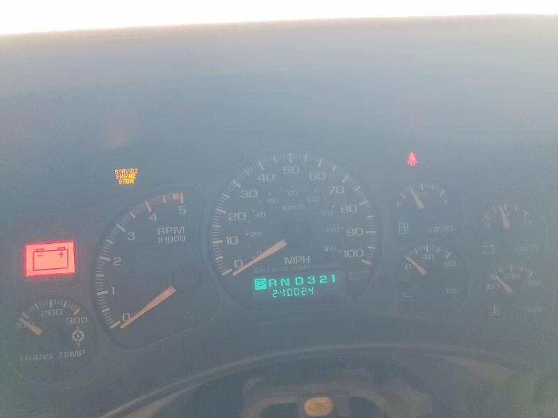2002 Chevrolet Silverado VIN 1GCHK23102F108406 COPART salvage auction — VANDALISM, Ca - Salvage Certificate, sold $1,950 on 2026-07-02 (photo 9)