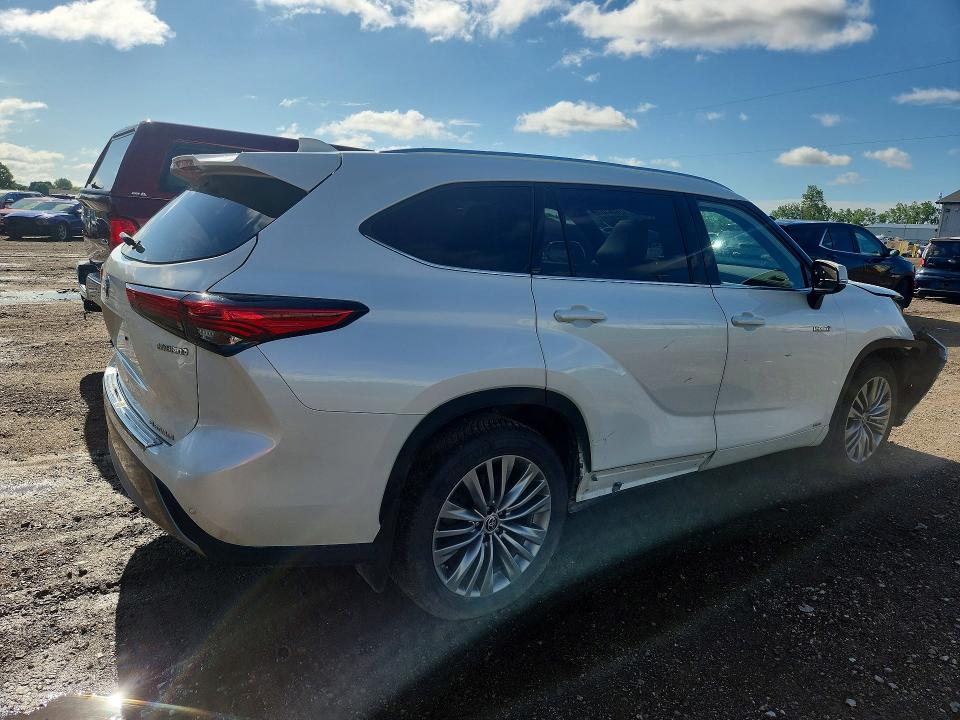 2021 Toyota Highlander VIN 5TDEBRCH4MS052286 COPART salvage auction — SIDE, Mi - Scrap Certificate Of Title, sold $16,400 on 2026-07-22 (photo 3)
