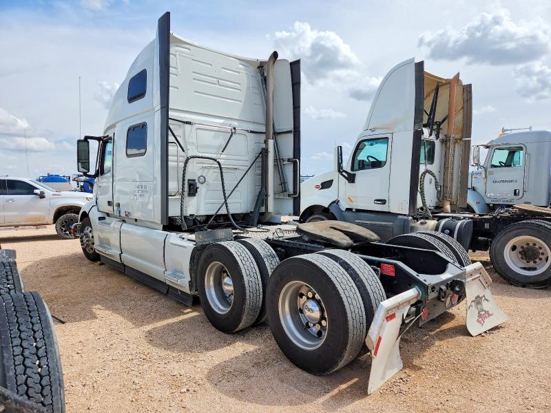 2020 Volvo Vnl VIN 4V4NC9EH6LN244201 COPART salvage auction — ENGINE BURN, Tx - Salvage Vehicle Title, sold $10,500 on 2026-08-19 (photo 3)
