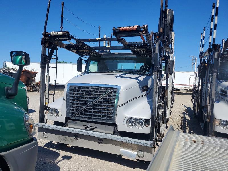 2014 Volvo Vah VIN 4V5RC9DG4EN164470 COPART salvage auction — MINOR DENT/SCRATCHES, KY - CERTIFICATE OF TITLE (P), sold $7,500 on 2026-07-27 (photo 2)