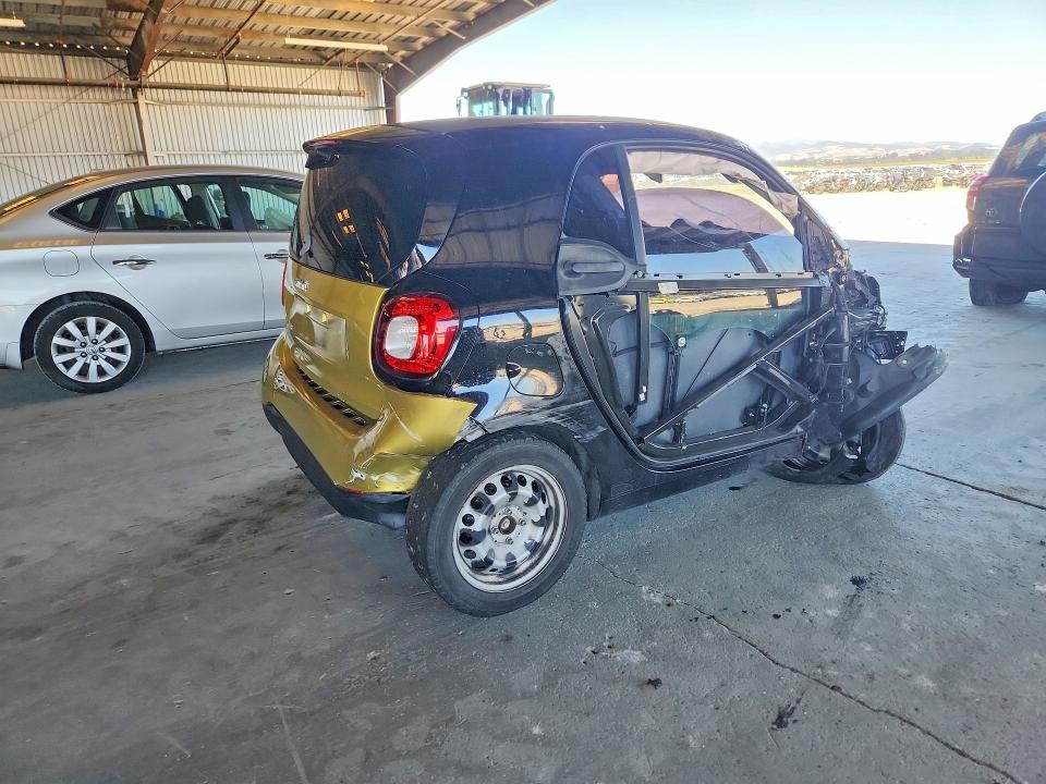 2016 Smart Fortwo VIN WMEFJ5DAXGK066675 COPART salvage auction — FRONT END, CA - NON-REPAIRABLE VEHICLE CERT, sold $10 on 2026-08-20 (photo 3)