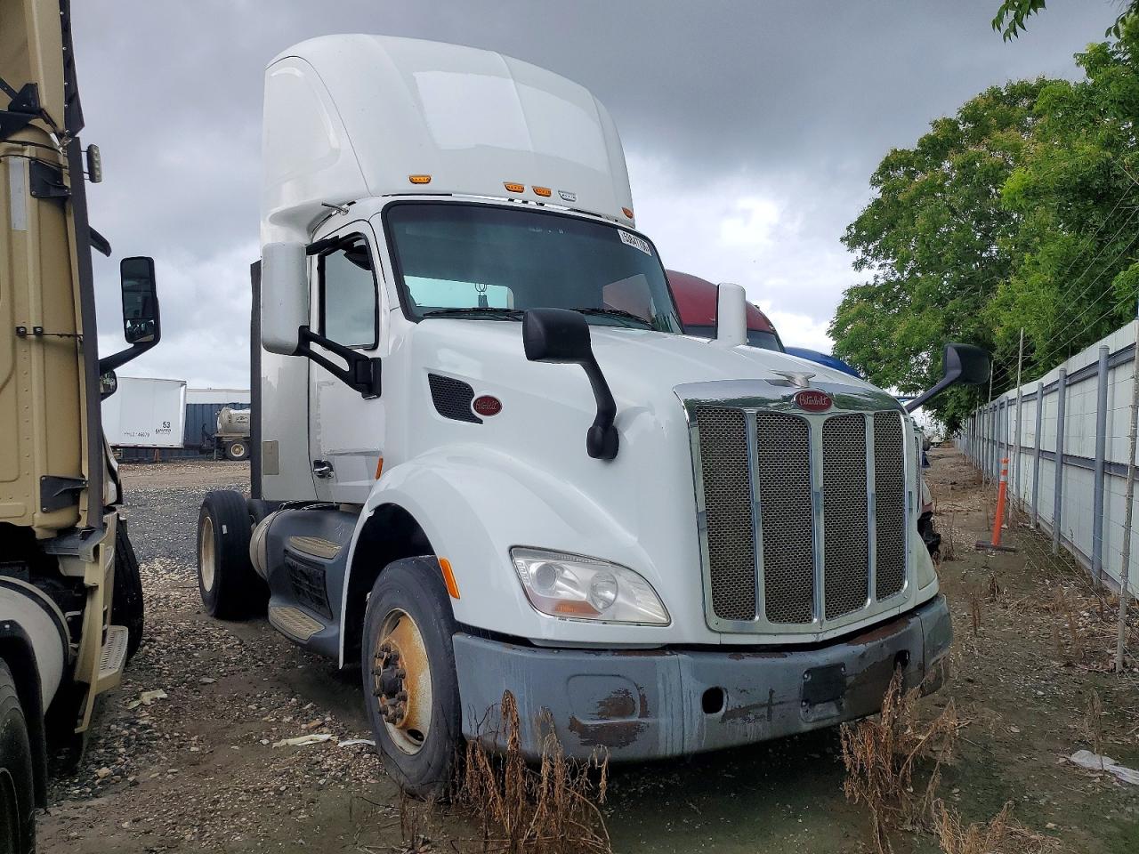 2016 Peterbilt 579 VIN 1XPBA48X5GD339773 COPART salvage auction — Normal Wear, IN - CERTIFICATE OF TITLE, sold $5,000 on 2026-07-07 (photo 1)