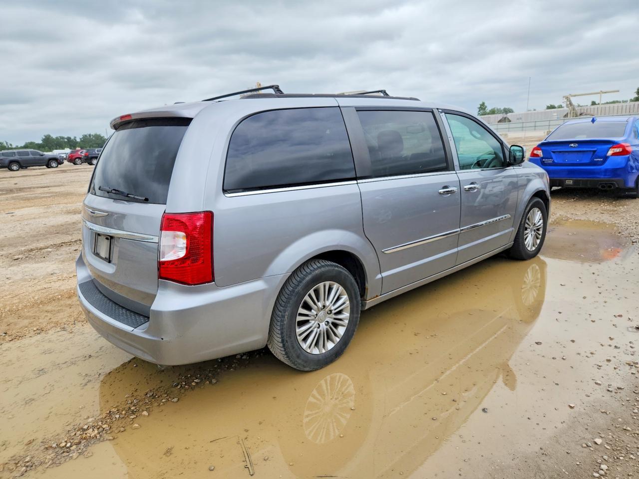 2015 Chrysler Town & Country VIN 2C4RC1CG0FR676654 COPART salvage auction — Mechanical, MO - DEALER ONLY CLEAN TITLE, sold $750 on 2026-07-09 (photo 3)
