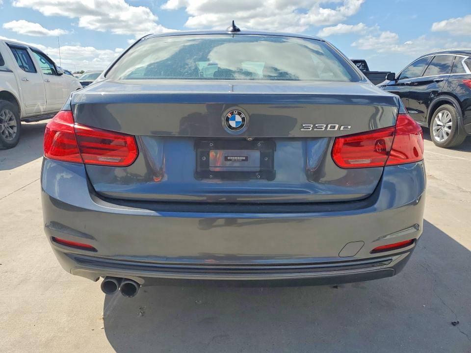 2018 BMW VIN WBA8E1C58JA758663 COPART salvage auction — MINOR DENT/SCRATCHES, Nj - Certificate Of Title, sold $675 on 2026-07-30 (photo 6)