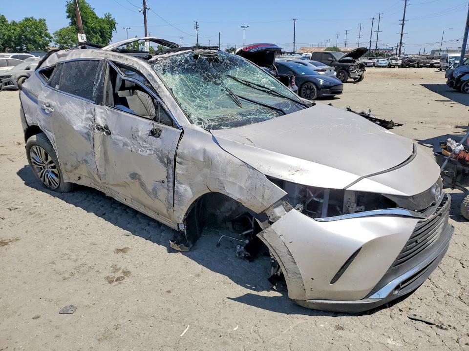 2022 Toyota Venza VIN JTEAAAAH3NJ092018 COPART salvage auction — ROLLOVER, Ca - Salvage Certificate, sold $200 on 2026-07-27 (photo 4)