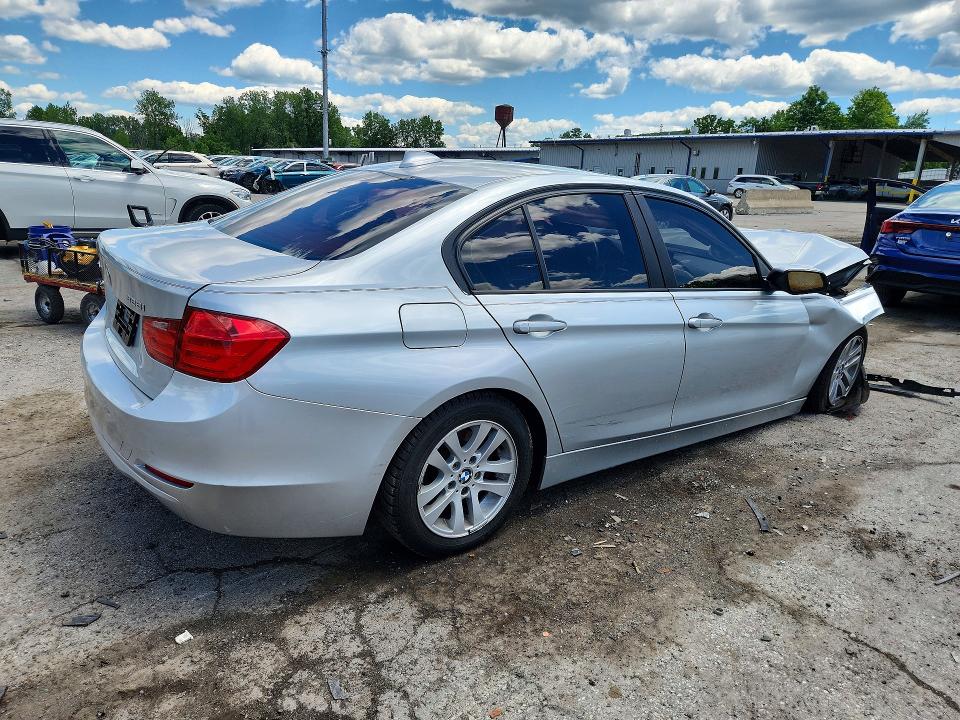2014 BMW 3er VIN WBA3B5C59EP540924 COPART salvage auction — FRONT END, Mt - Certificate Of Title, sold $325 on 2026-07-28 (photo 3)