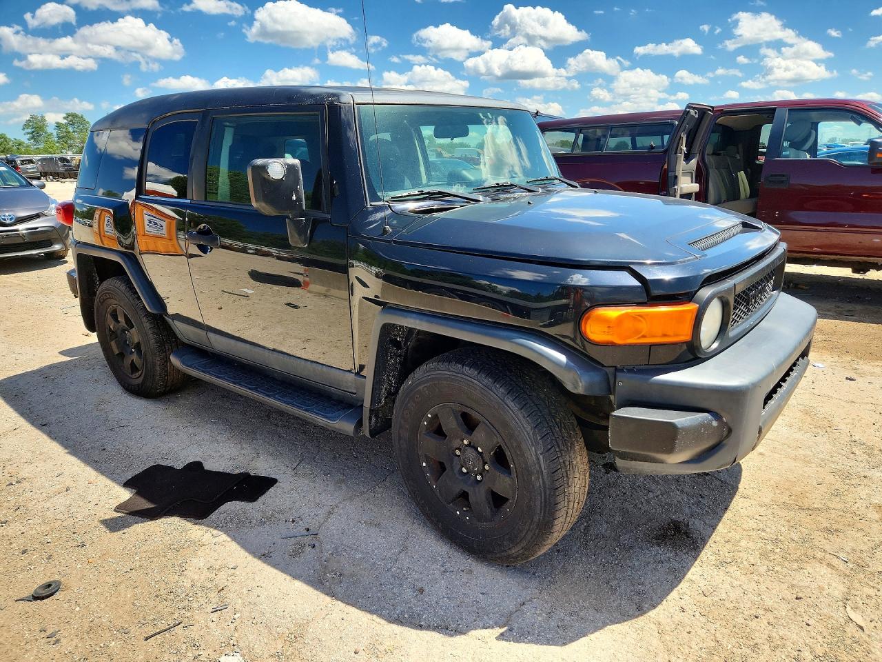 2008 Toyota FJ Cruiser VIN JTEBU11FX8K032925 COPART salvage auction — Mechanical, IL - CERT OF TITLE-CORRECTED, sold $2,700 on 2026-07-02 (photo 4)