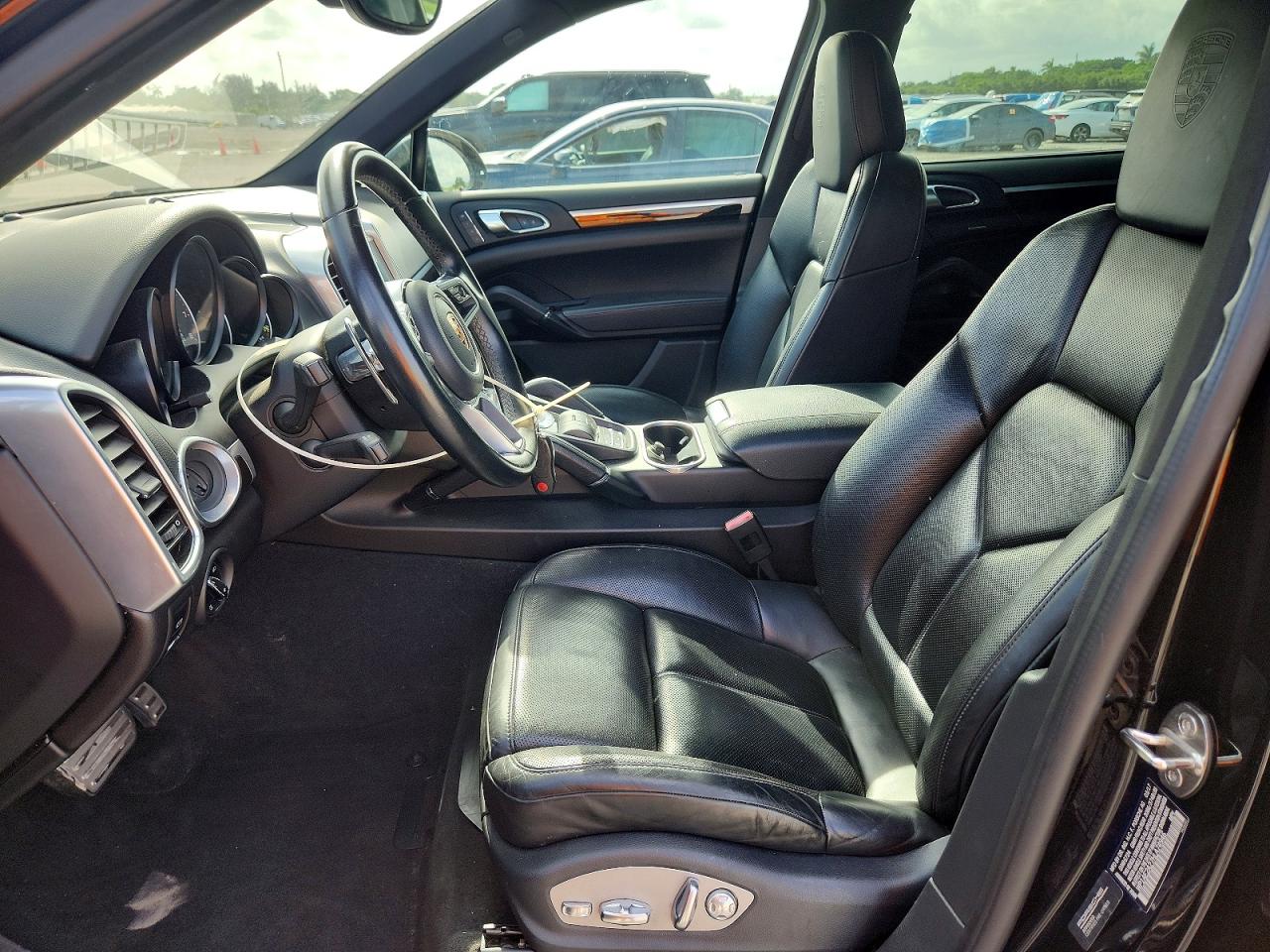 2017 Porsche Cayenne VIN WP1AE2A27HLA74946 COPART salvage auction — Minor Dent/Scratches, MT - CERTIFICATE OF TITLE, sold $5,400 on 2026-07-02 (photo 7)
