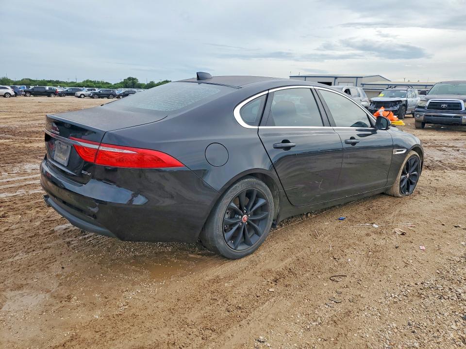 2017 Jaguar Xf VIN SAJBD4BN4HCY46253 COPART salvage auction — MINOR DENT/SCRATCHES, Tx - Certificate Of Title, sold $1,150 on 2026-07-09 (photo 3)