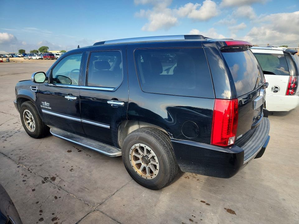 2009 Cadillac Escalade VIN 1GYFK232X9R144056 COPART salvage auction — NORMAL WEAR, Mt - Certificate Of Title, sold $1,000 on 2026-07-02 (photo 2)