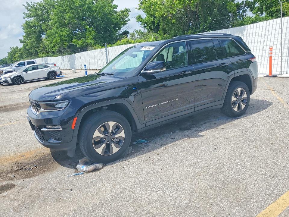 2022 Jeep Grand cherokee VIN 1C4RJYB69N8721382 COPART salvage auction — MINOR DENT/SCRATCHES, Mo - Certificate Of Title, sold $19,300 on 2026-07-02 (photo 1)