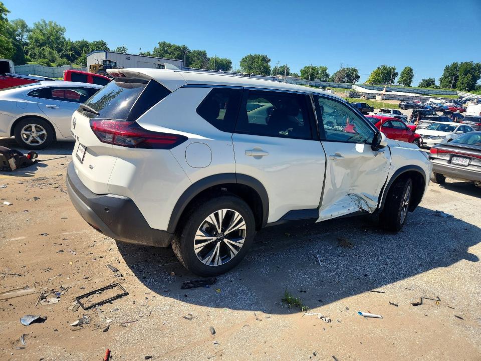 2023 Nissan VIN 5N1BT3BA4PC904283 COPART salvage auction — SIDE, Mo - Cert Of Title-Repossessed (P), sold $5,700 on 2026-07-02 (photo 3)