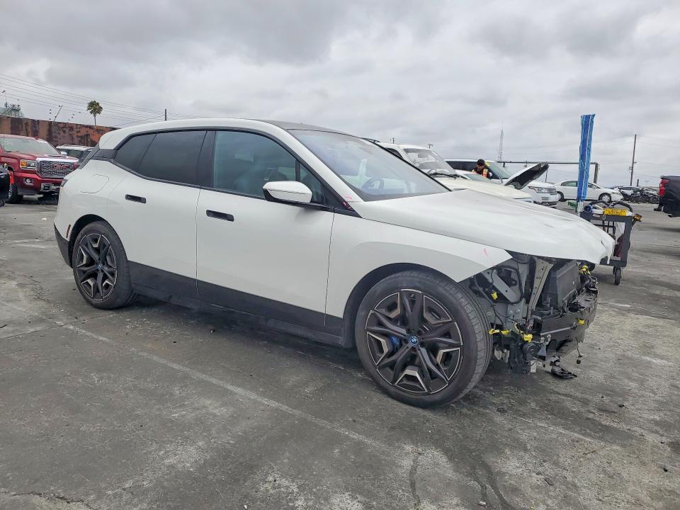 2023 BMW Ix VIN WB533CF03PCM64126 COPART salvage auction — FRONT END, Ca - Salvage Certificate, sold $32,000 on 2026-08-14 (photo 4)