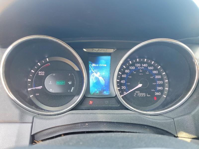 2013 Hyundai Sonata VIN KMHEC4A43DA082050 COPART salvage auction — SIDE, On - Permit No Brand - Unfit, sold $375 on 2026-07-23 (photo 9)