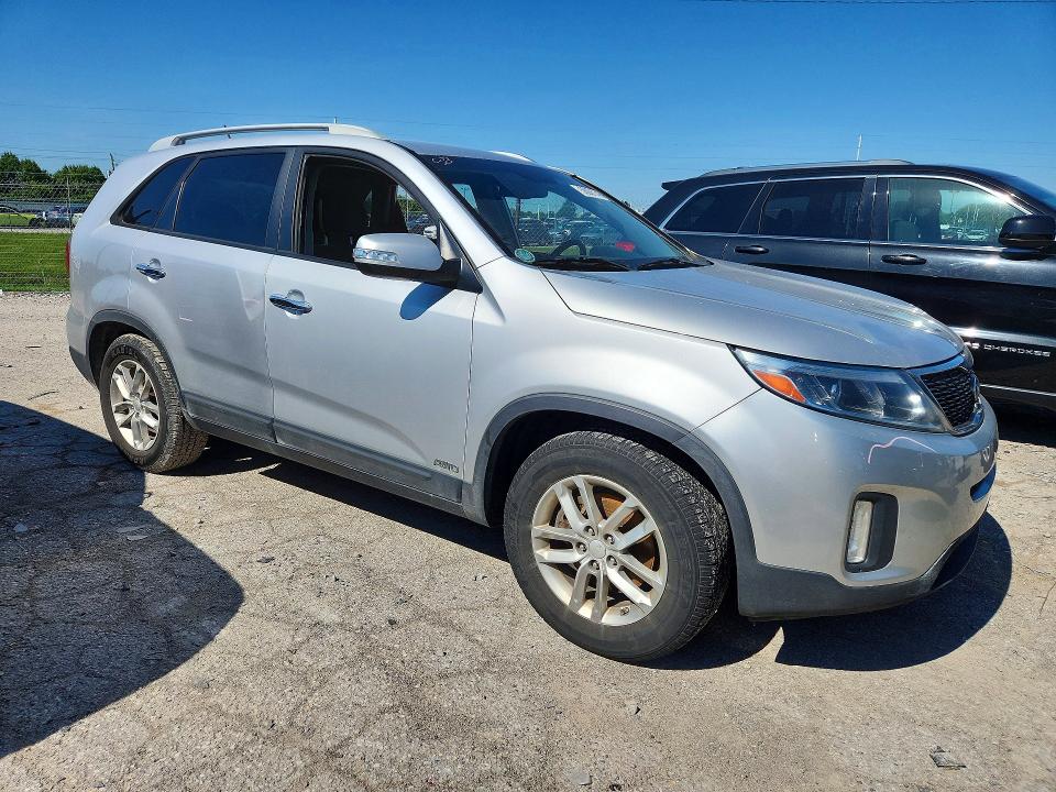 2015 Kia Sorento VIN 5XYKTCA65FG585200 COPART salvage auction — REAR END, In - Cert Of Title-Salvage Title, sold $1,150 on 2026-07-28 (photo 4)