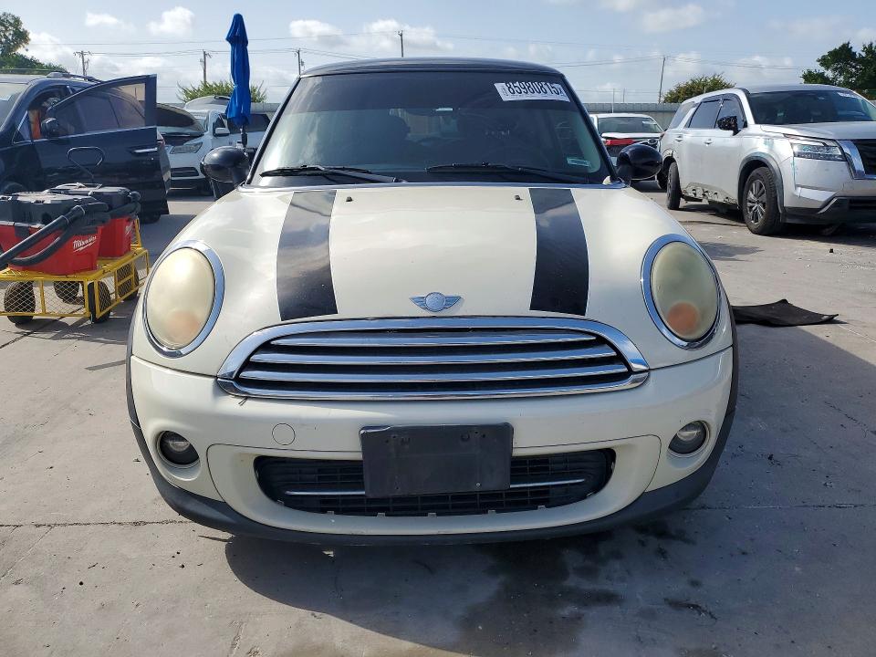 2011 Mini Cooper VIN WMWSU3C54BT091391 COPART salvage auction — WATER/FLOOD, Tx - Salvage Title-Flood Damage, sold $175 on 2026-08-03 (photo 5)
